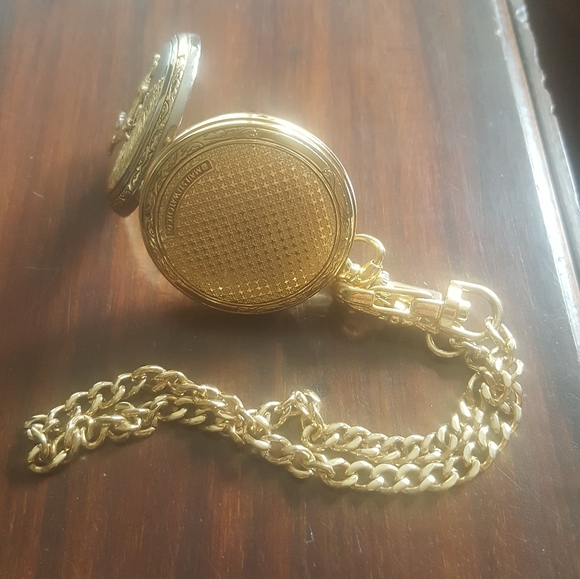 Majestic Quartz Deer Pocket Watch - Picture 5 of 6
